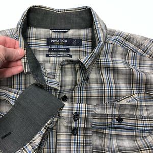 Nautica classic buttoned down long sleeve shirt with front pocket.